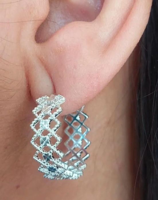 Brincos luxo, zirconia folheado a ouro 18k e prata 925.