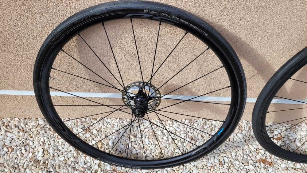 Kola szosowe Shimano 28 z oponami Schwalbe ONE