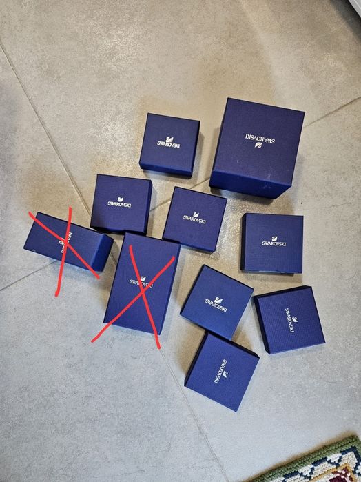 Várias caixas Swarovski