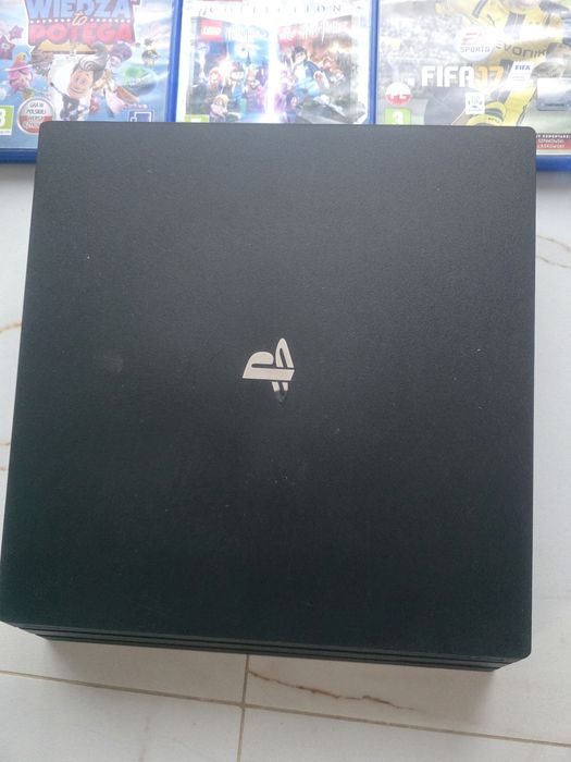 PlayStation 4 Pro 1Tb +17 gier