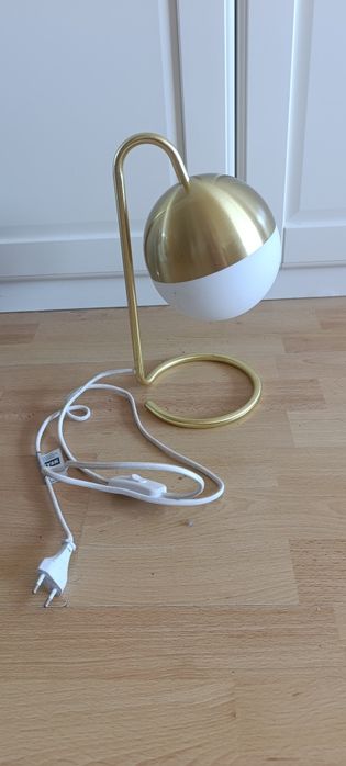Lampa na stoliczek nocny
