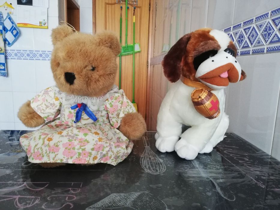 Peluches,coruja Carlota ,Ursa,Lobo e Cão São Bernardo.