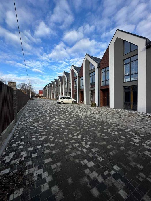 Продам Чудовий Таунхаус в Місті Буча. Гарна та Затишна Локація. Без %