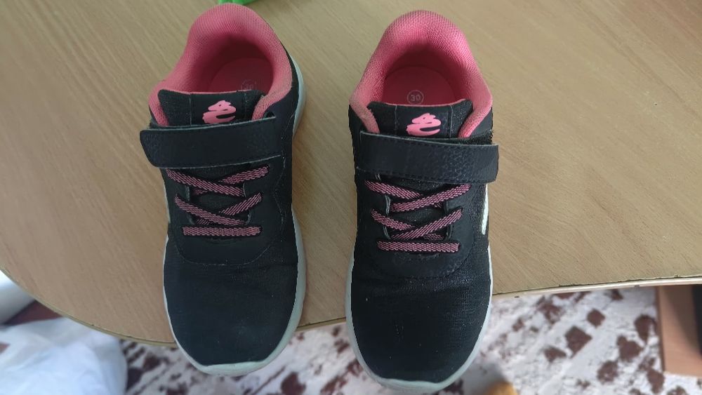 Кросівки фірмові, 30 розмір, 18 устілка