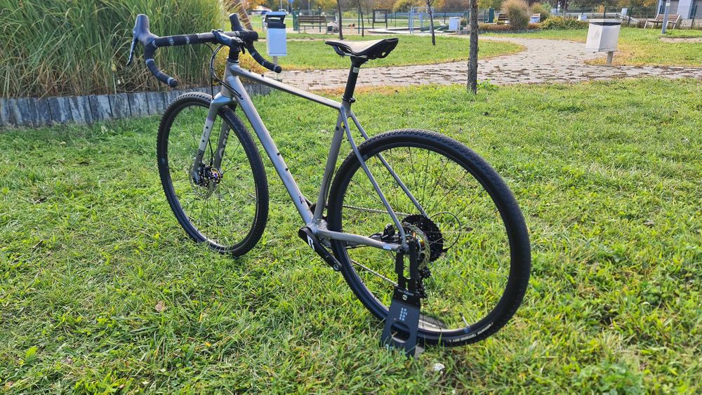03235 rower potestowy szutrowy gravel RONDO RUUT AL1 raw/gray roz. M