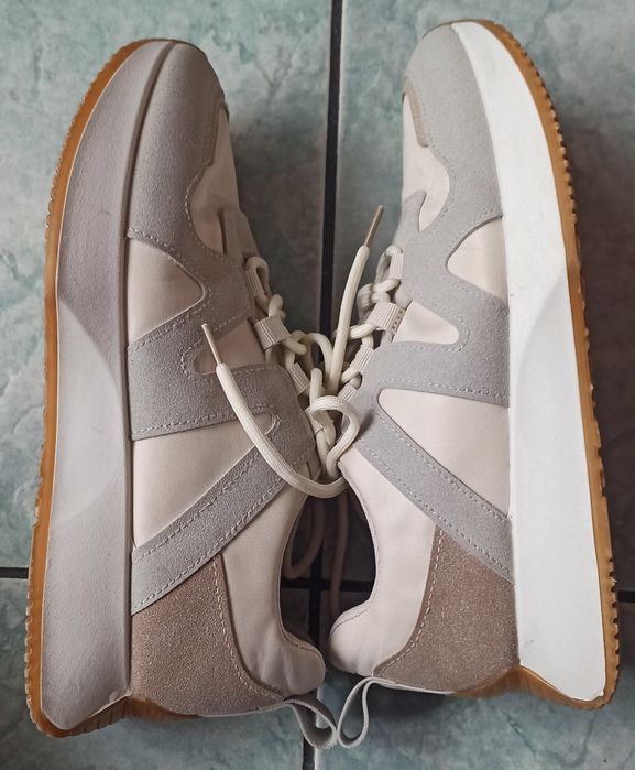 Buty sportowe młodzieżowe, damskie.