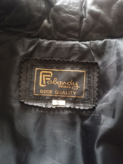 Casaco de mulher em pele preto