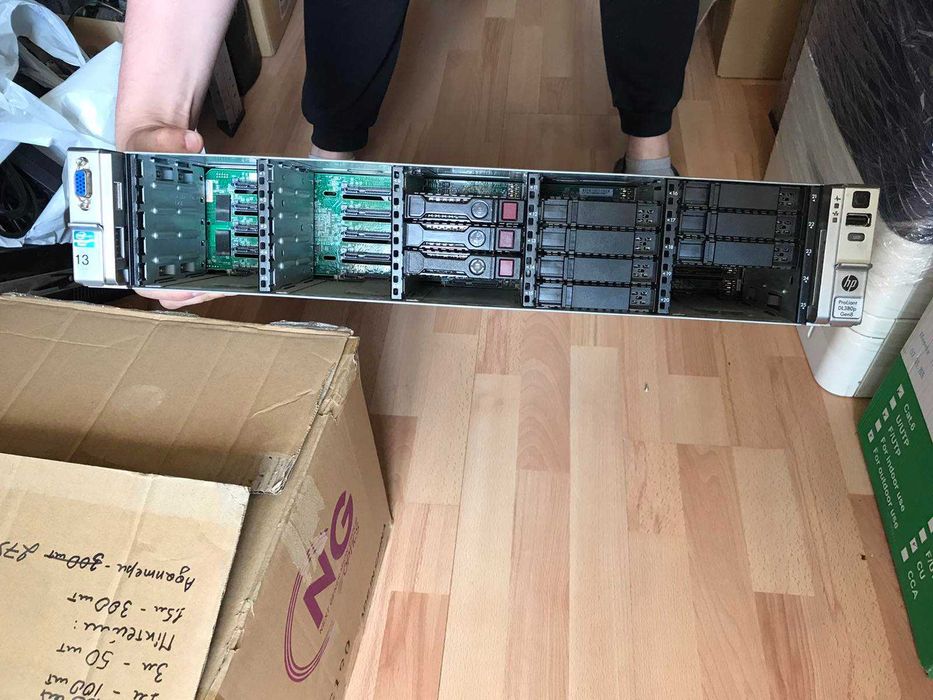HP ProLiant DL380p Gen8 (2U Rack Server)