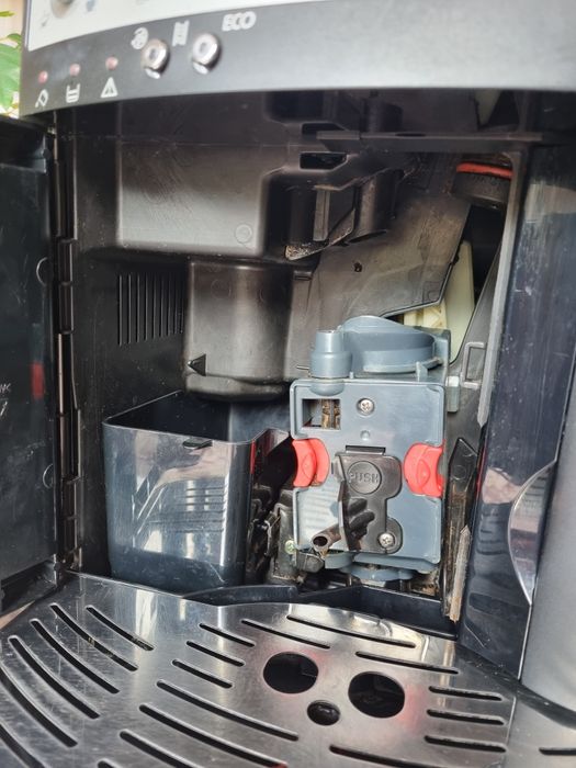 Ekspres ciśnieniowy do kawy De Longhi