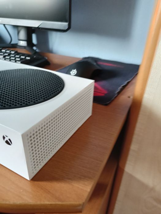 Stan idealny.Xbox series s  + FIFA 23