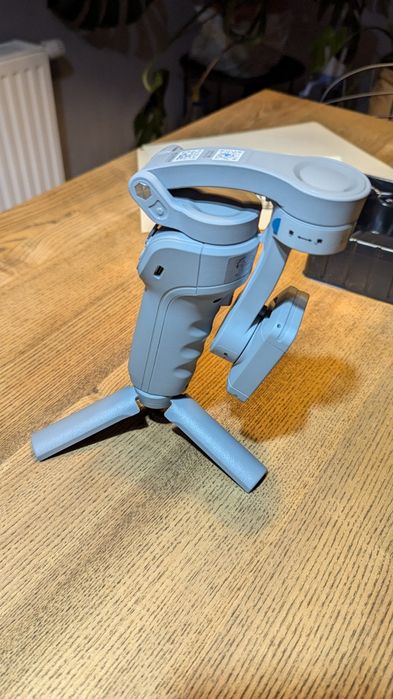 TOKQI M01. Тривісний стабілізатор для смартфонів