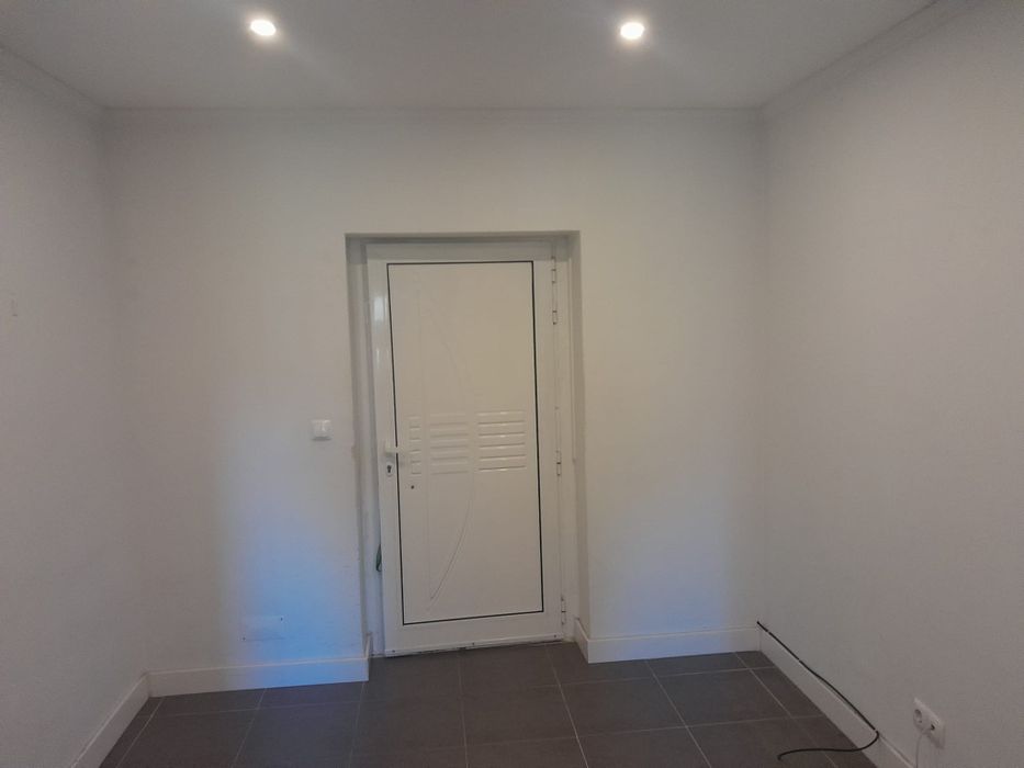 Vende-se T2 na pontinha