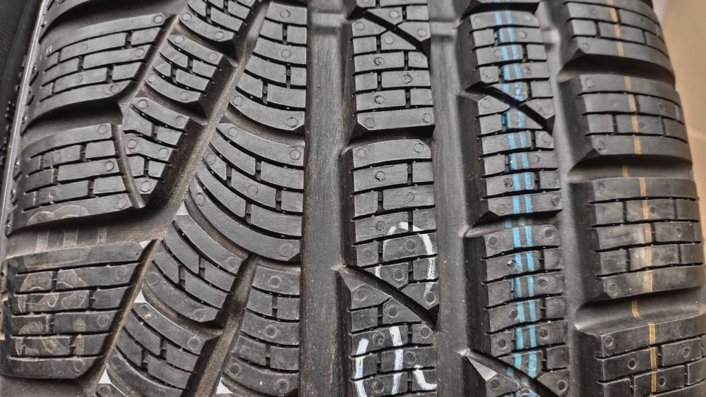 Шини 225/55R17. Pirelli. 99%. 2024p  RUN FLAT. Nokian