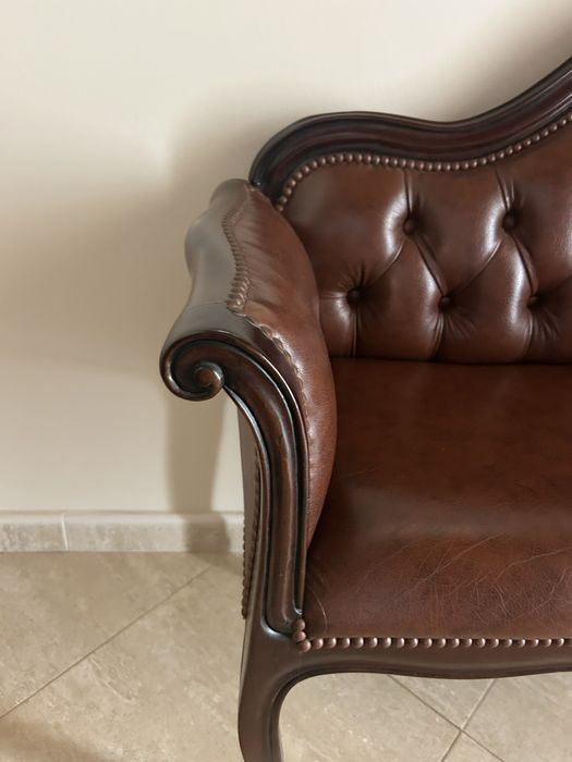 Canape em pele e banco pes