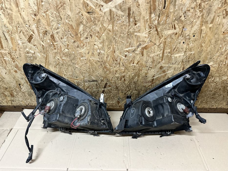 Передні фари Toyota Corolla Verso AUR10 Тойота Версо AR10 2001-2009