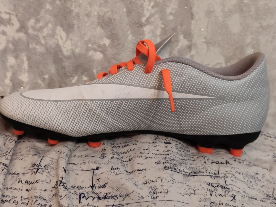 Взуття футбольне,копочки