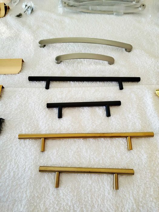 150 Puxadores de armários e gavetas todos em metal