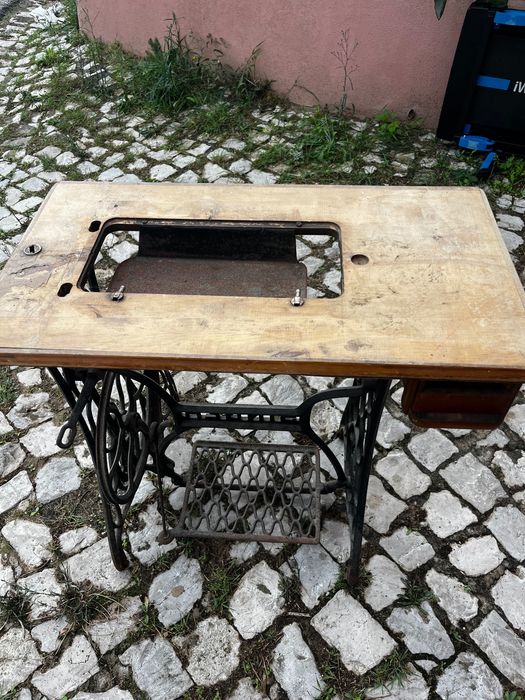 Base de Máquina de Costura Singer Antiga