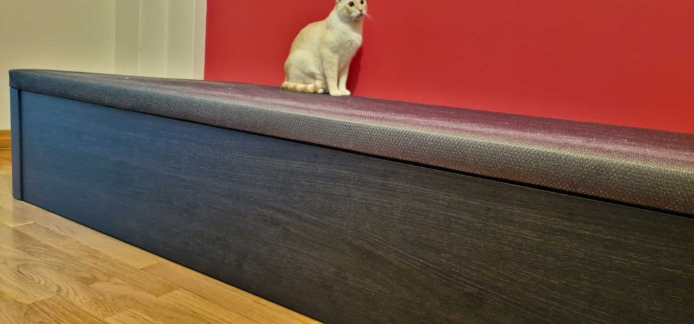 Cama solteiro com arrumação. 90cm×2metros de madeira.