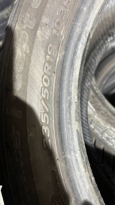 Пара зимової гуми 235/50/19