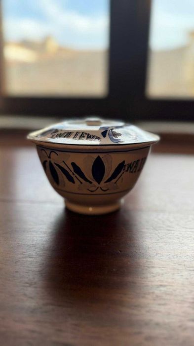 Potiche Sacavém "IWA LEWA" azul e branco - com tampa - faiança portuguesa