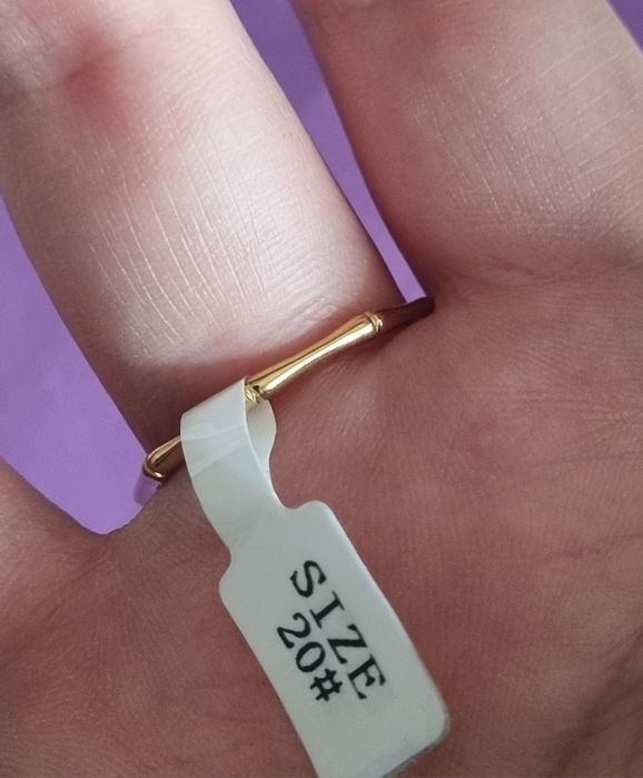 Anel/aliança dourado, em aço, estilo "cana de bambu". T20bambu