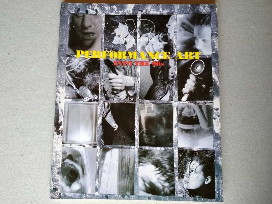 Performance Art: Into the 90s (porte incluído)