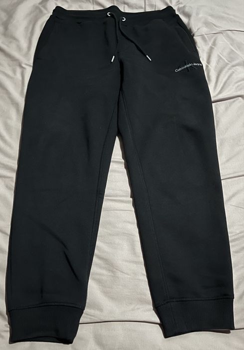 Vendo Calças Calvin Klein.