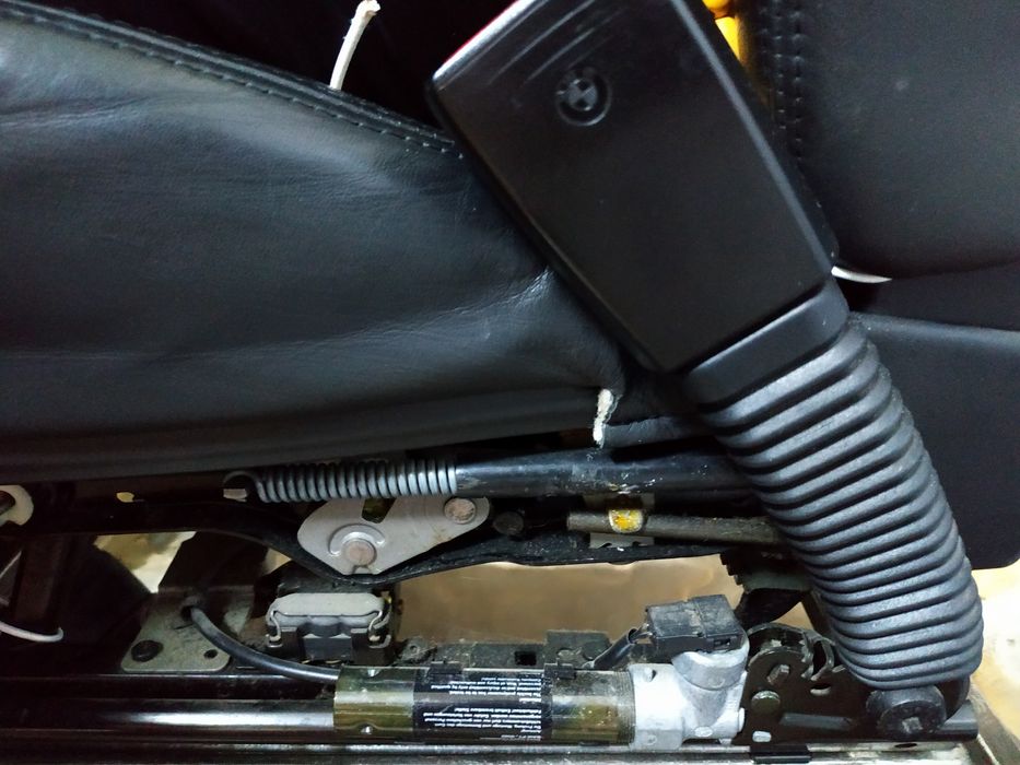 (Преднатяжитель)піропатрон на BMW