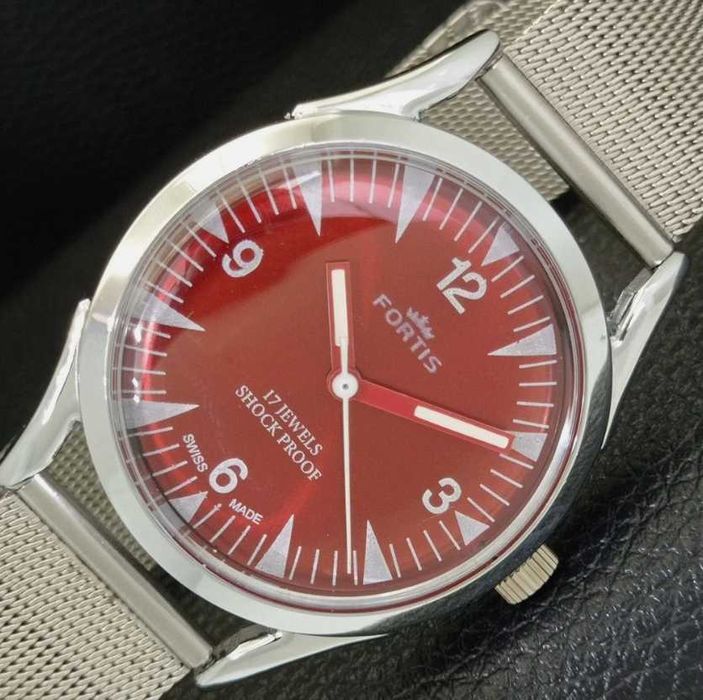 Relógio mecânico Fortis vermelho a corda de fabrico Suiço