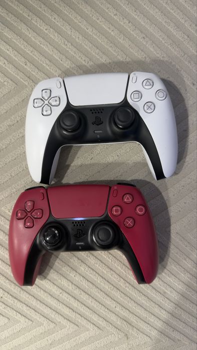 PS5 versão disco + 2 comandos + base de carregamento + caixa