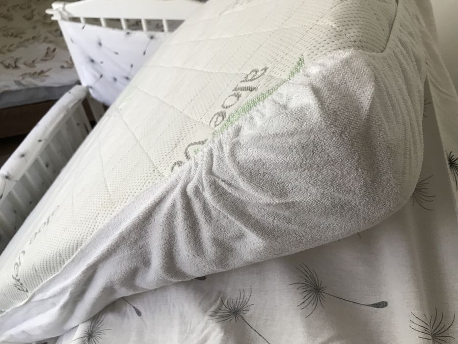 Продам дитяче ліжко з матрасом і всим комплектуючим набором!