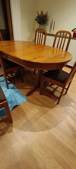 Mesa de  sala em pinho maciço com 6 cadeiras de pinho maciço