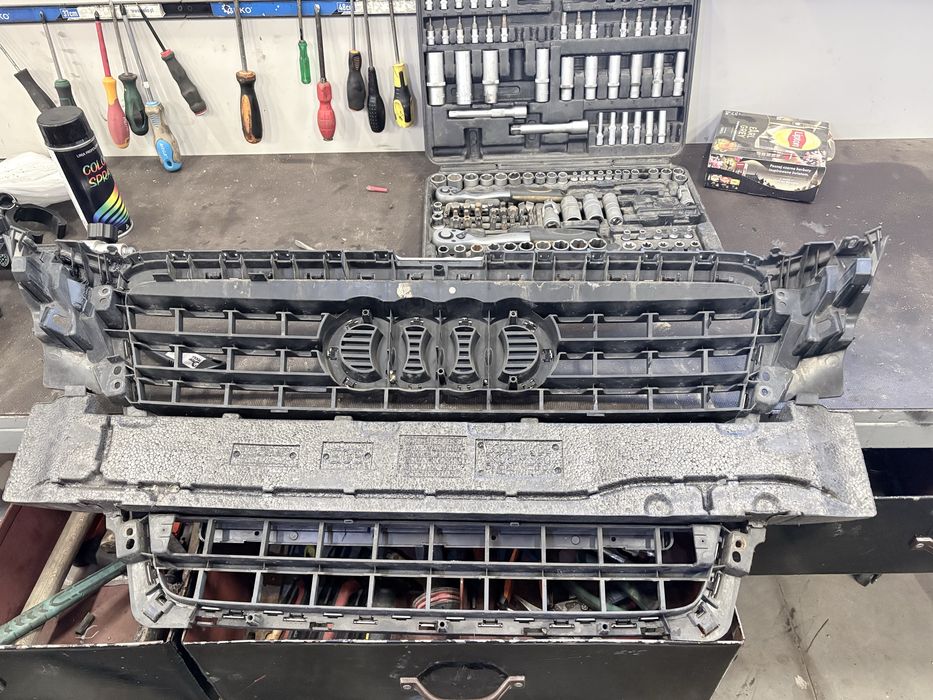 Przedni gril audi a4b8 przed lift