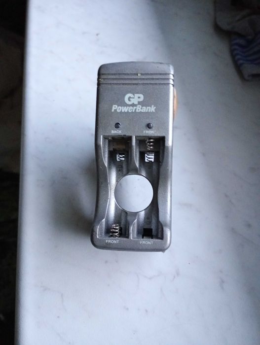 ładowarka GP NiMH NiCd 4x AA/AAA