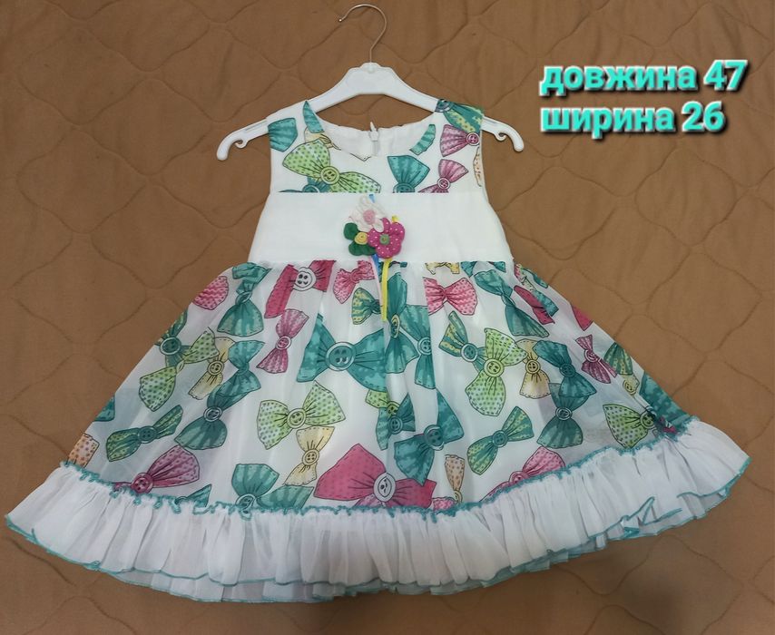 Красива сукня на дівчинку