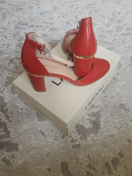 Czółenka Lasocki 37