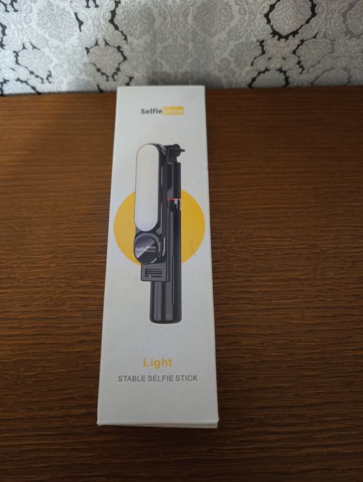 Selfie stick show light