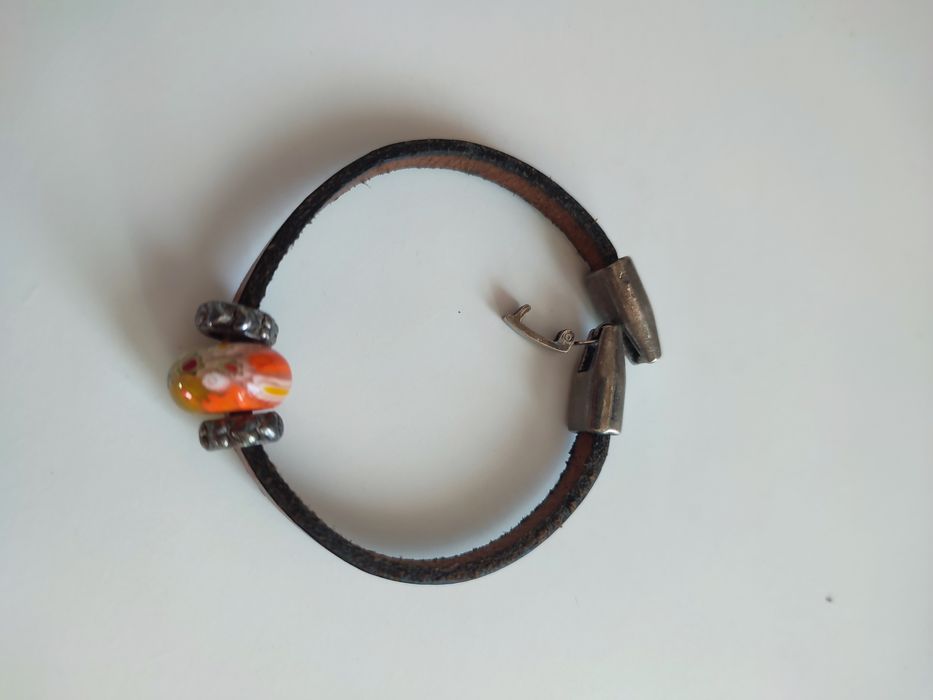 Pulseira cabedal com pedra laranja