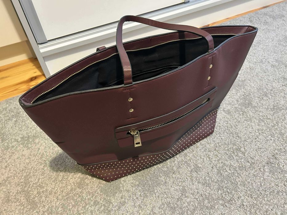 Bardzo pojemna torebka z uszami, 2 kieszenie, niezmiernie mało używana