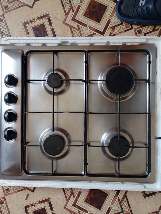 Продам газ плиту, врізна,ардо .