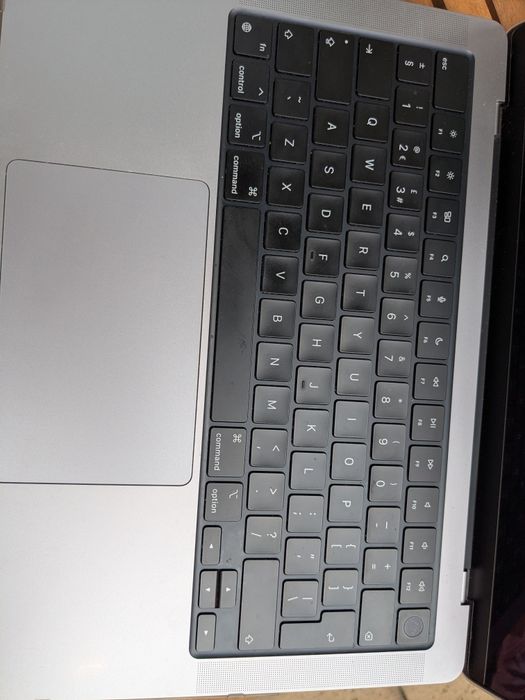 MacBook Pro 14" (2021) M1 Pro / 32 GB