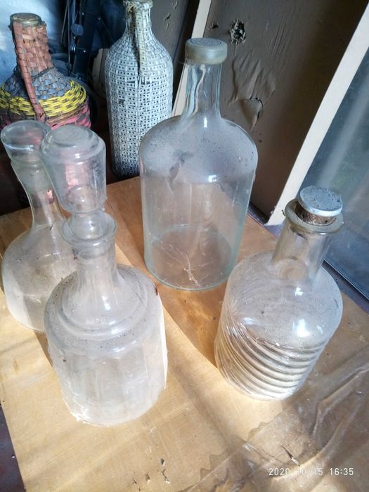 Бутилі скляні різні 3 5 10 літров в обплетке    графини