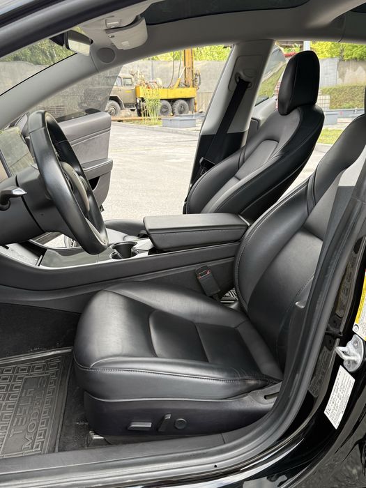 Продам  Tesla 3