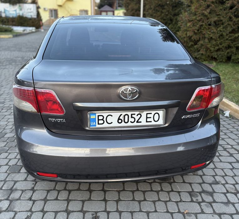 Автомобіль Тойота Авенсіс