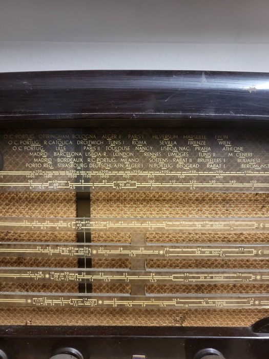 Rádio Vintage Philips – Multibandas (Anos 40/50)