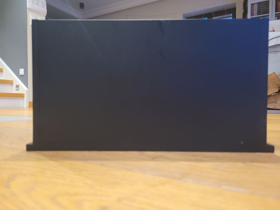 Czarny organizer na biurko