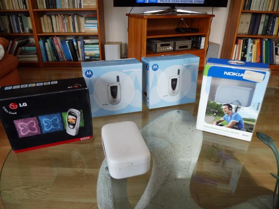 Telefony kolekcjonerskie. Pudełka , Motorola, Nokia, itd. HTC pełny.