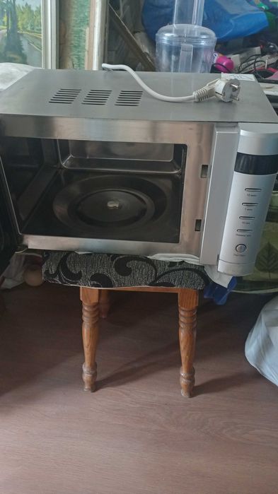 продаю микроволновою печь