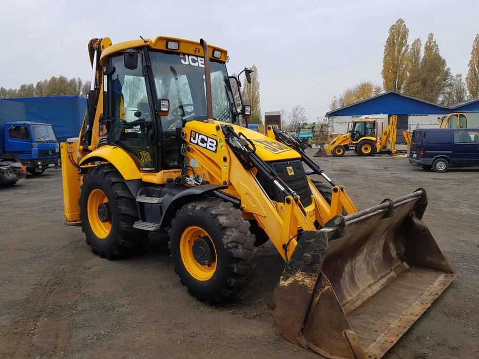 Аренда экскаватора погрузчика JCB 3CX или JCB 4CX. Трактор в аренду с ковшом вилами или гидромолотом. Оренда екскаватора навантажувача JCB 3СХ Джісібі